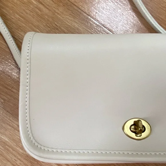 Vintage Coach Dinky Ivory Cream Bone Genuine Leather Crossbody Bag - Picture 7 of 16